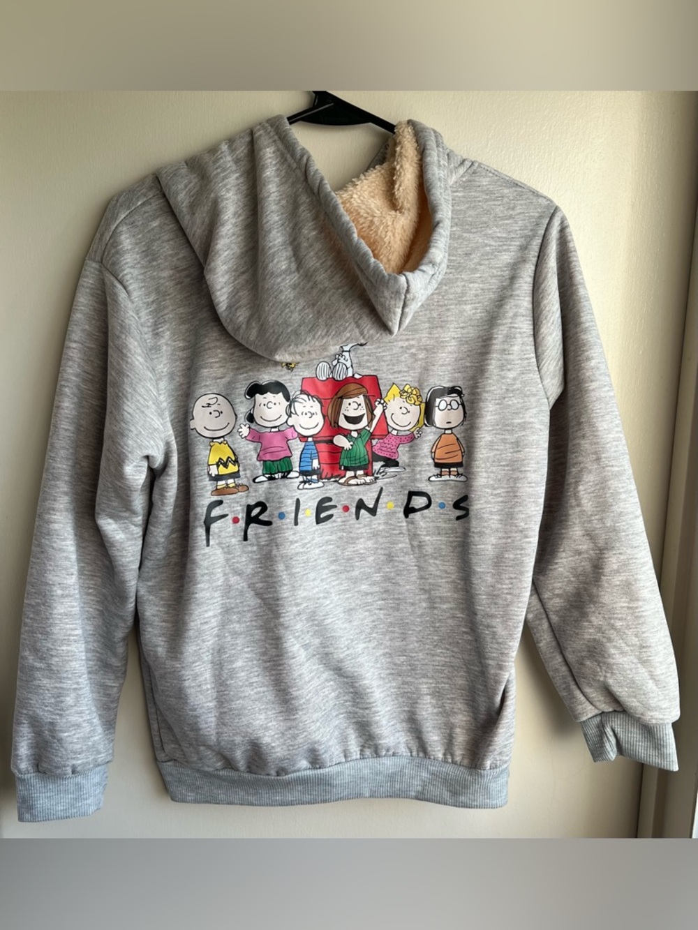 NWOT Peanuts Gray Hoodie with Colorful 'Friends' Picture - Picture 2 of 2